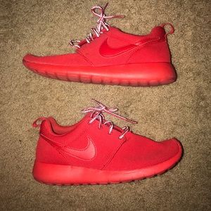 Red Nike roshe runs women’s 8 great condition
